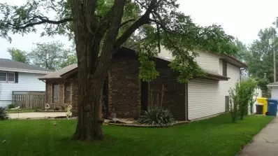 621 E Pine Pl, Griffith, IN 46319 photo 4