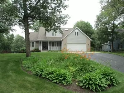 7211 N Rustic Dr, De Motte, IN 46310 photo 1
