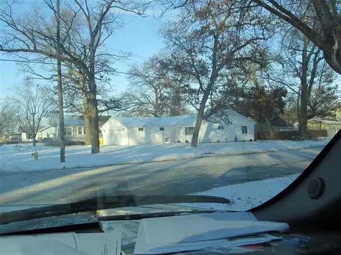 405 N Dwiggins Ave, Griffith, IN 46319 photo 3