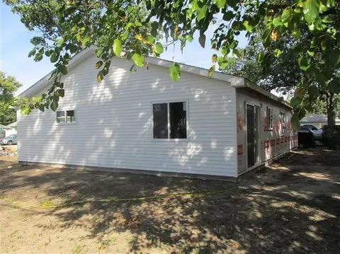 405 N Dwiggins Ave, Griffith, IN 46319 photo 2