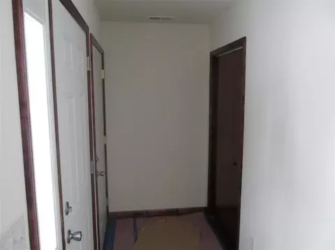 405 N Dwiggins Ave, Griffith, IN 46319 photo 4