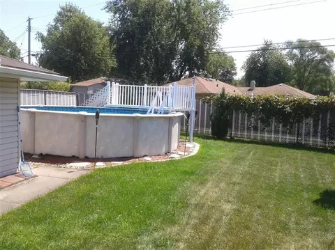 821 E Woodside Dr, Griffith, IN 46319 photo 8