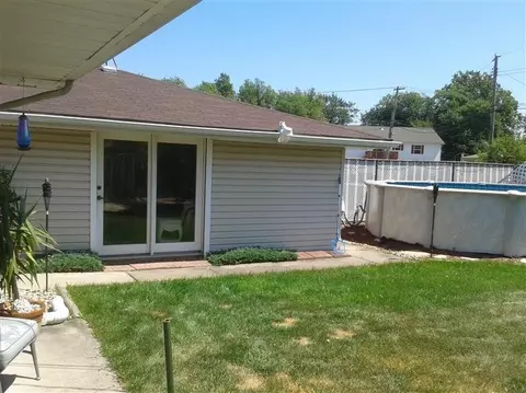 821 E Woodside Dr, Griffith, IN 46319 photo 5