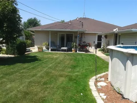 821 E Woodside Dr, Griffith, IN 46319 photo 4