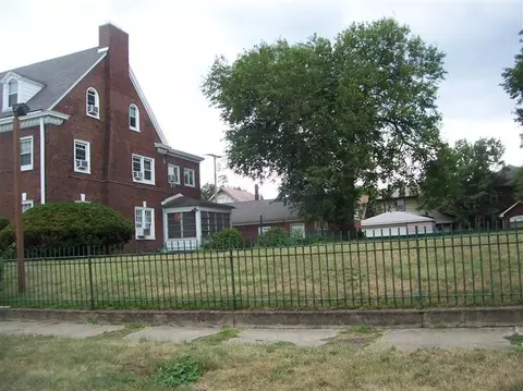 668 Pierce St, Gary, IN 46402 photo 4