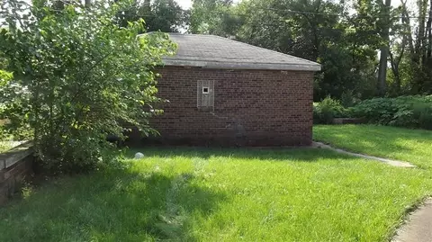 574 Matthews St, Gary, IN 46406 photo 3