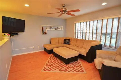 100 Walnut Ct, Hebron, IN 46341 photo 2