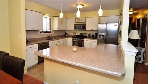 100 Walnut Ct, Hebron, IN 46341 photo 3