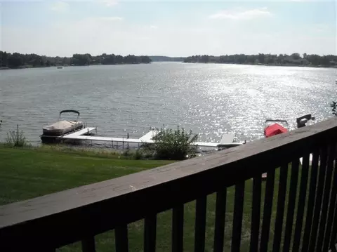 2525 E Lakeshore Dr, Crown Point, IN 46307 photo 3