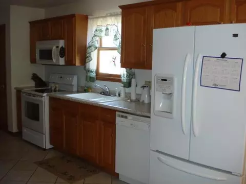 6052 Thomas St, De Motte, IN 46310 photo 6