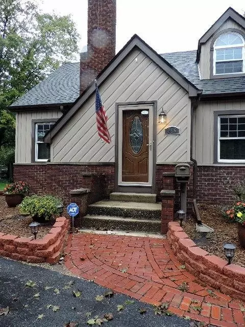 216 N Colfax St, Griffith, IN 46319 photo 2