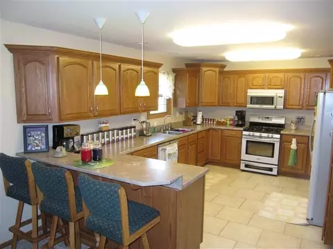 6122 Thomas St, De Motte, IN 46310 photo 3