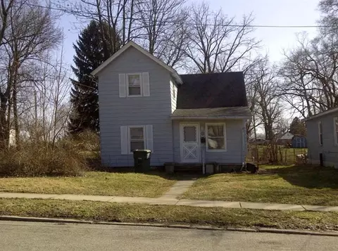 820 Brown St, Valparaiso, IN 46383 photo 1