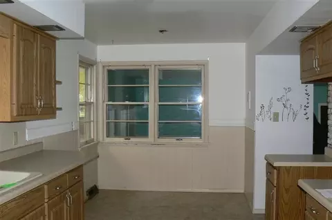 202 E Glen Park Ave, Griffith, IN 46319 photo 8