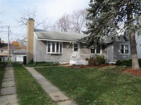 8416 Walnut Dr, Munster, IN 46321 photo 2