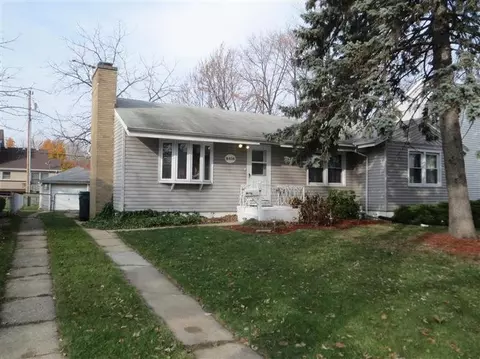 8416 Walnut Dr, Munster, IN 46321 photo 2