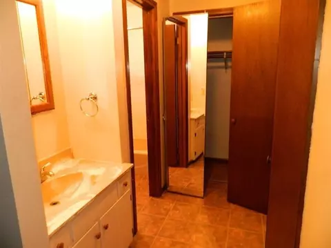 7388 Rustic Dr, De Motte, IN 46310 photo 9