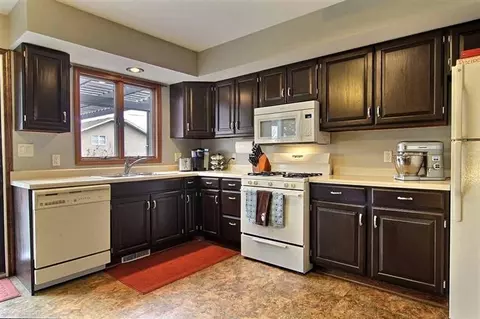 823 N Wiggs St, Griffith, IN 46319 photo 5