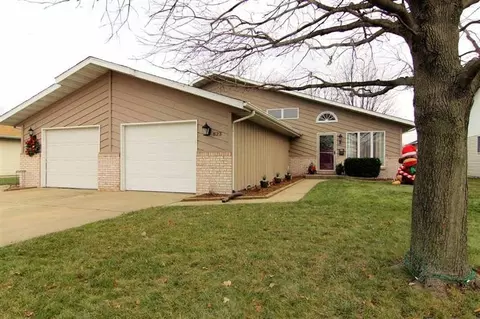 823 N Wiggs St, Griffith, IN 46319 photo 1