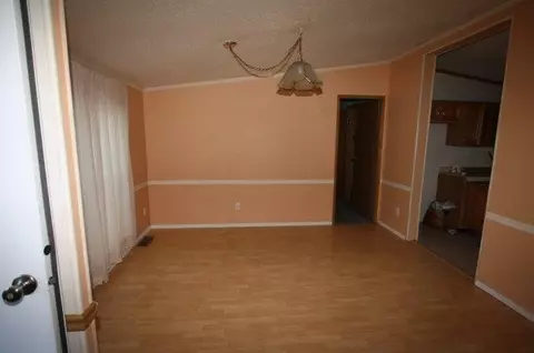 1318 E Division St, De Motte, IN 46310 photo 2