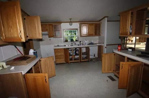 1318 E Division St, De Motte, IN 46310 photo 3