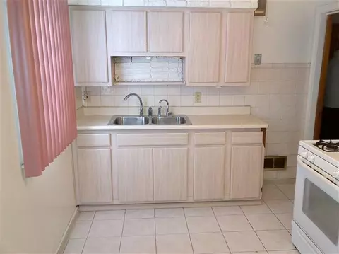 319 W 49th Ave, Gary, IN 46408 photo 4