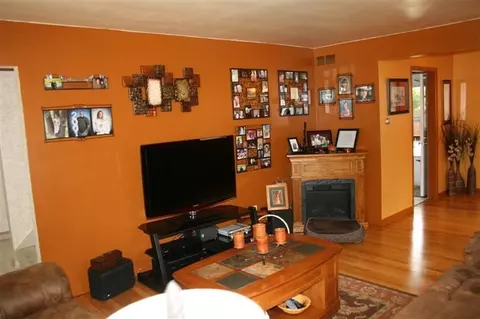 717 N Jay St, Griffith, IN 46319 photo 4