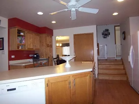 800 Robin Ct, Dyer, IN 46311 photo 3
