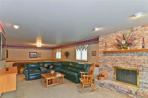 350 N Lillian Ave, Griffith, IN 46319 photo 10