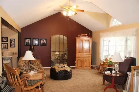 617 Holly Ln, Griffith, IN 46319 photo 2