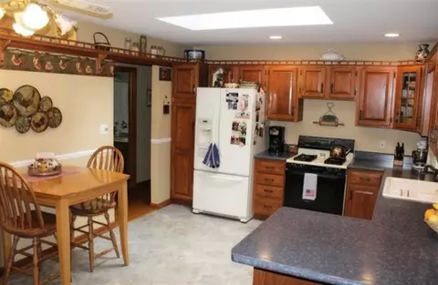 617 Holly Ln, Griffith, IN 46319 photo 3