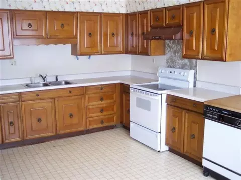 410 S Kouts St, Kouts, IN 46347 photo 3