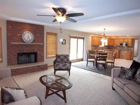 240 Crestview Ln, Dyer, IN 46311 photo 2