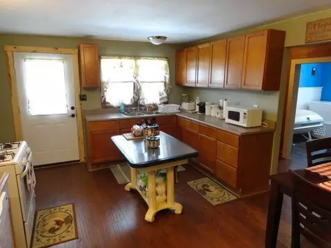 215 E Pearl St, Winamac, IN 46996 photo 2