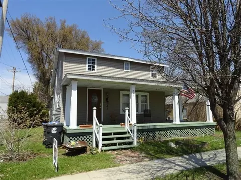 215 E Pearl St, Winamac, IN 46996 photo 1