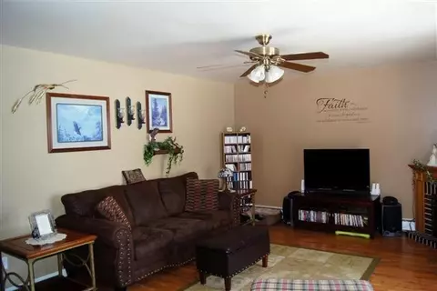 301 E Casey St, Hebron, IN 46341 photo 3