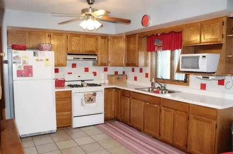 1642 W Pine St, Griffith, IN 46319 photo 4