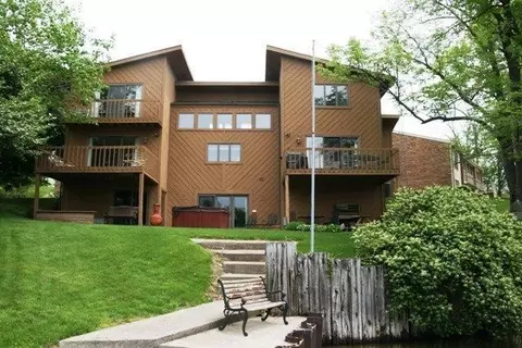 371 Devon Ct, Valparaiso, IN 46385 photo 2