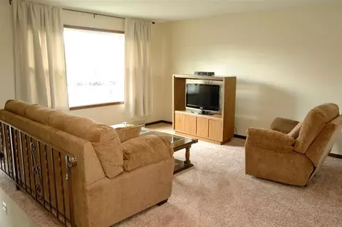 637 Northgate Dr, Dyer, IN 46311 photo 2
