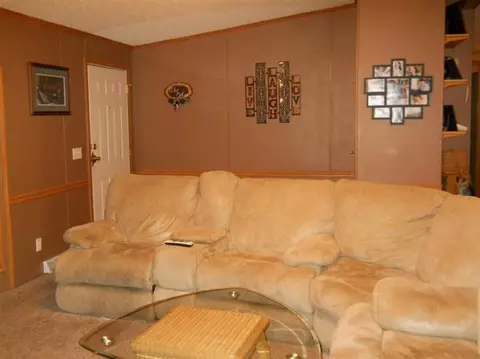 9729 Candlewick Rd, De Motte, IN 46310 photo 8