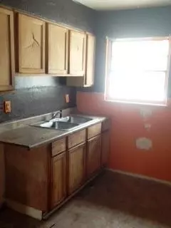 1079 E 35th Pl, Gary, IN 46409 photo 3