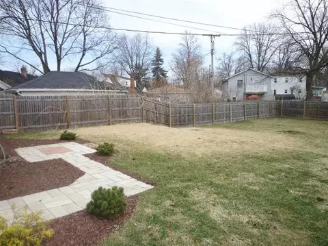 17 Willow Pl, Hobart, IN 46342 photo 10