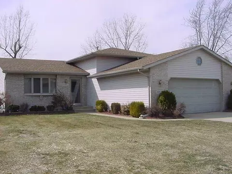 1712 Westfield Ct, Griffith, IN 46319 photo 1