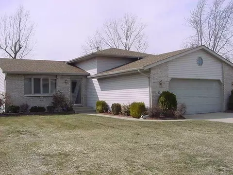 1712 Westfield Ct, Griffith, IN 46319 photo 1