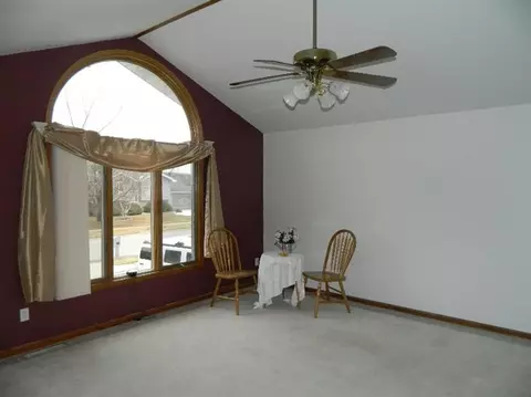 9062 Pineview Ln, Crown Point, IN 46307 photo 6