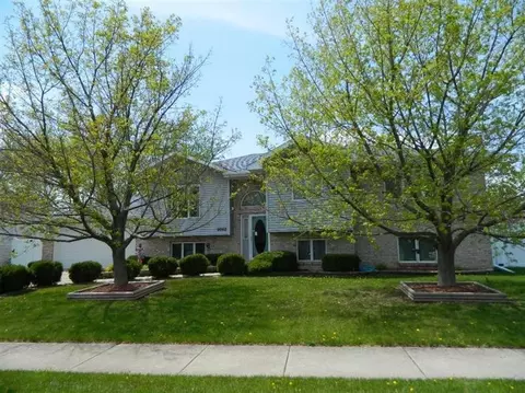 9062 Pineview Ln, Crown Point, IN 46307 photo 1