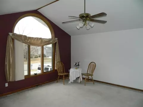 9062 Pineview Ln, Crown Point, IN 46307 photo 6