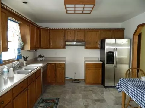 9062 Pineview Ln, Crown Point, IN 46307 photo 7