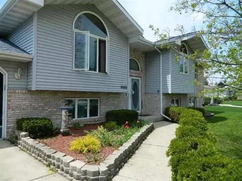 9062 Pineview Ln, Crown Point, IN 46307 photo 2