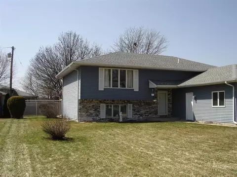 836 N Ernest St, Griffith, IN 46319 photo 2